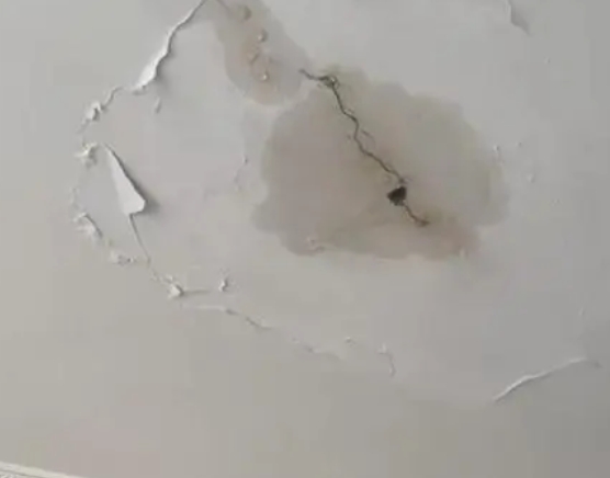 东乌珠穆沁阳台漏水维修公司分享下屋面防水工程质量问题原因分析